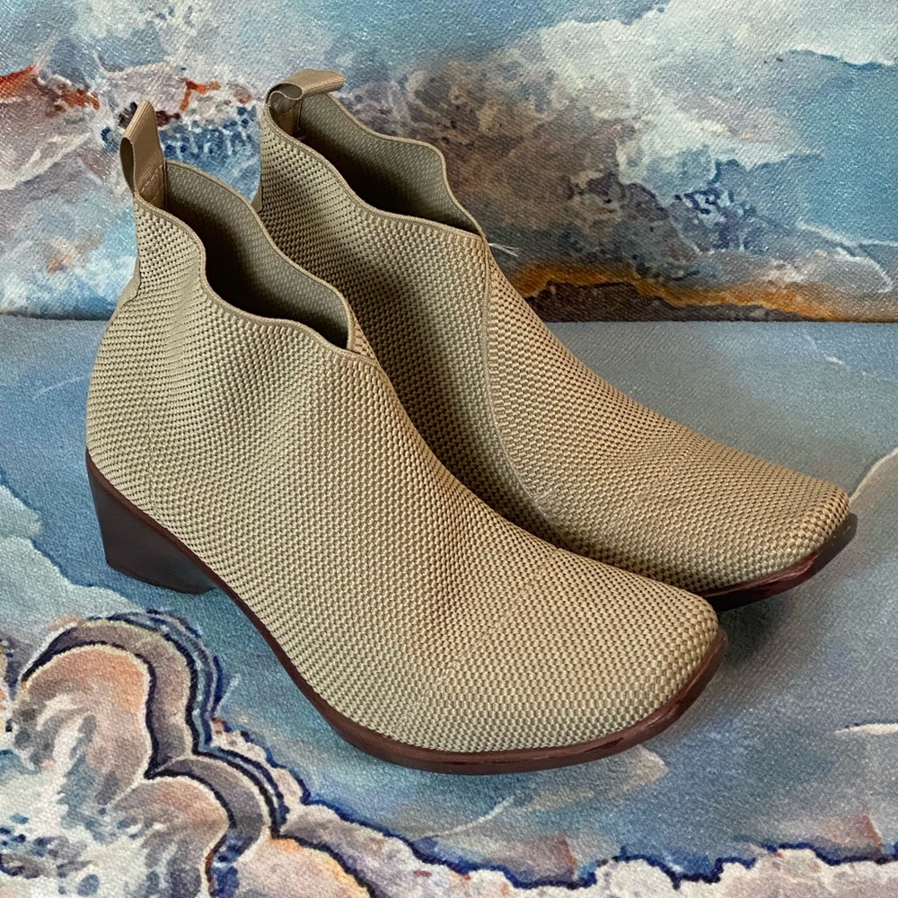 BOUTIQUE knit boots